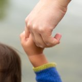 Le Conseil des Etats s'est prononcé contre un allégement des procédures pour la garde de l'enfant pour les parents non mariés. (Photo symbolique)